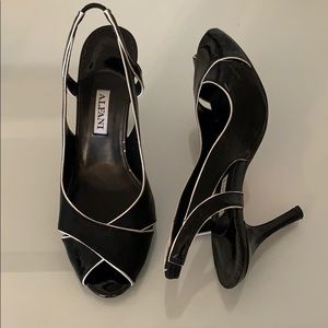 Alfani- Black and white heel